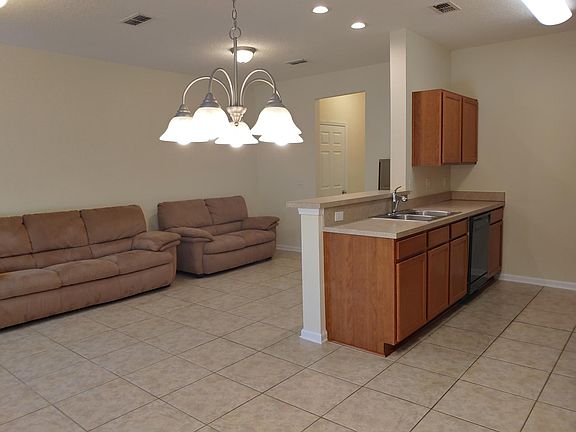 4th image of 262 Moultrie Village Ln