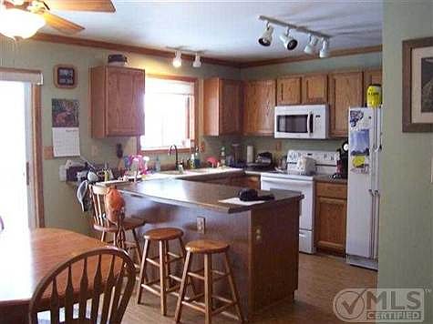 3rd image of 128 Sugar Bush Dr