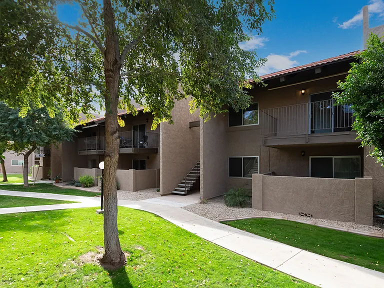 5525 E Thomas Rd #Q8 — Photo 3