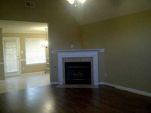 3 bed, 1600 sqft, $1,795 — Photo 2