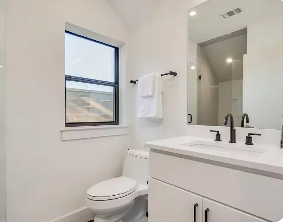 2 bed, 899 sqft, $2,700 — Photo 1