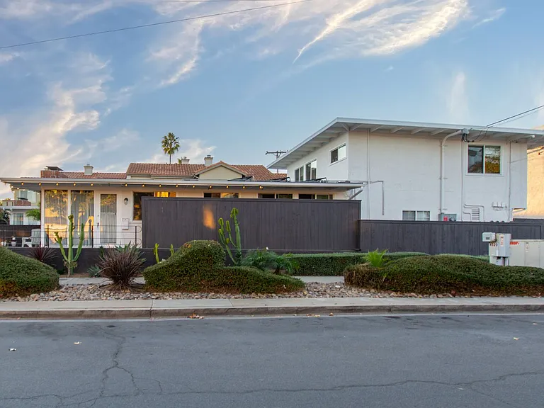 2078 1/2 Garnet Ave — Photo 18