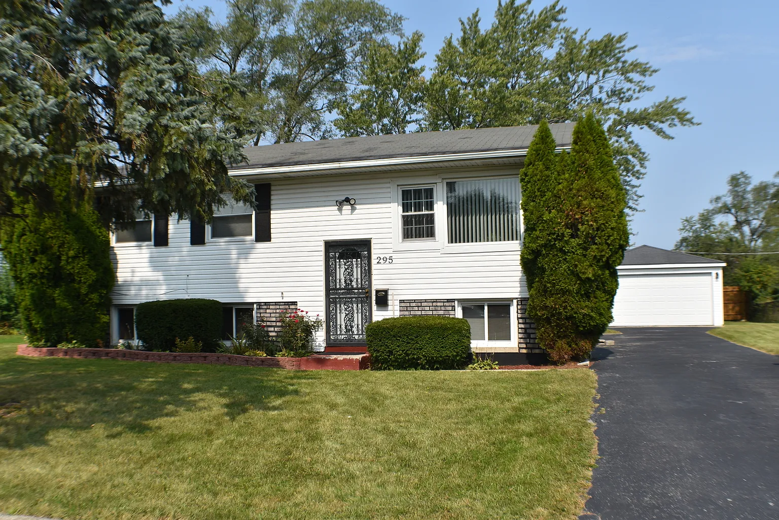 295 Beacon Blvd photo 1