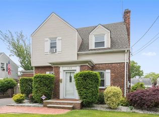 126 Foxhurst Rd, Oceanside, NY 11572