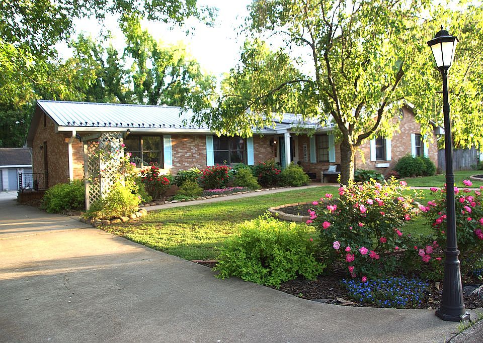2nd image of 1640 Narcissus St