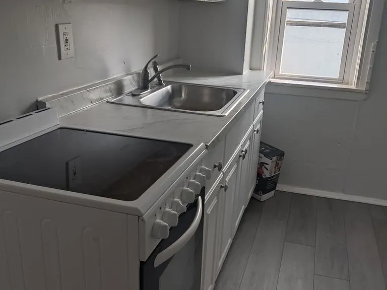 6401 Saybrook Ave — Photo 2