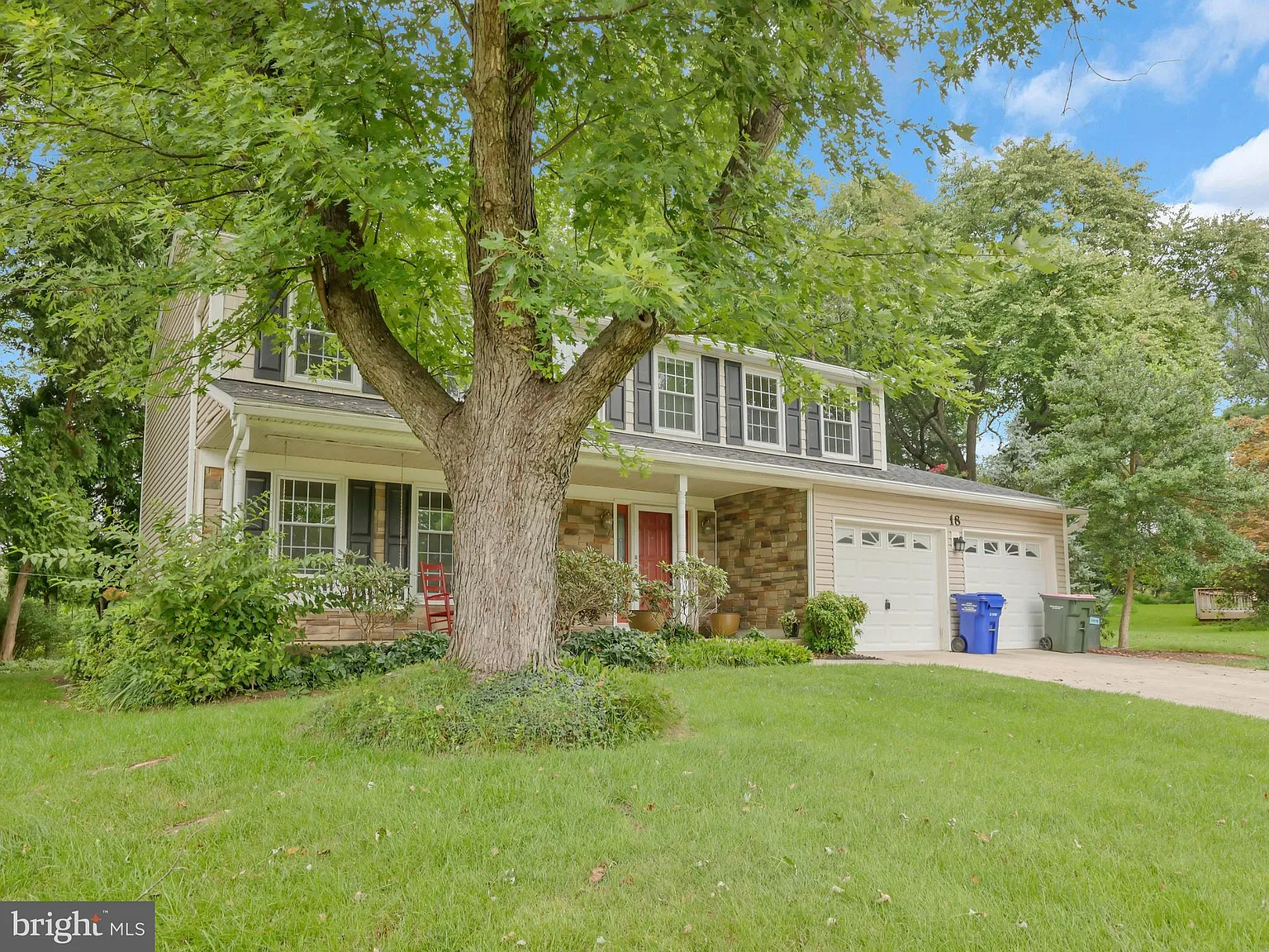 4 bed, 2.5 bath, 2122 sqft, $4,500 — Photo 2