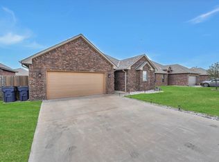 220 NW Granite Ave, Cache, OK 73527