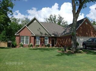 300 Greythorne Dr, Kathleen, GA