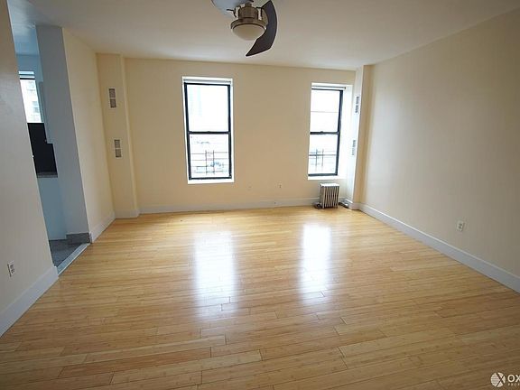 5th image of 301 Saint Nicholas Ave APT 52