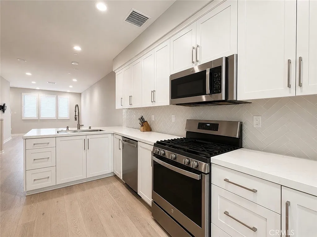2 bed, 2.5 bath, 1248 sqft, $3,550 — Photo 1