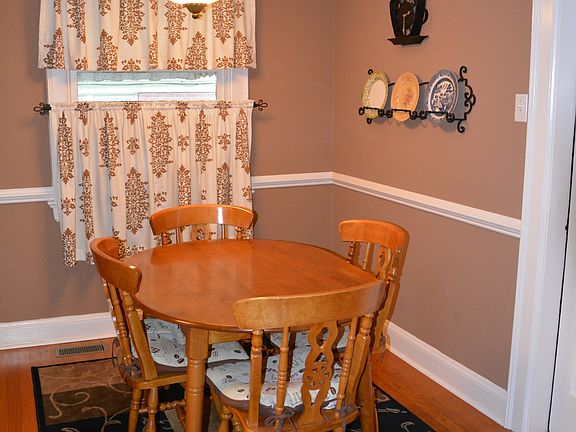 5th image of 111 Gordon St