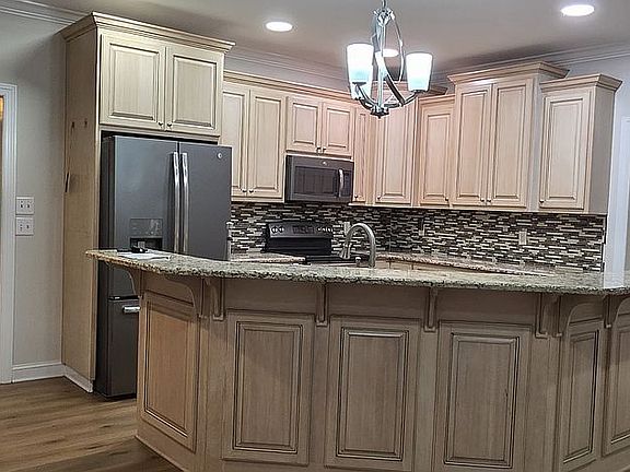 3rd image of 614 Chambers Rd