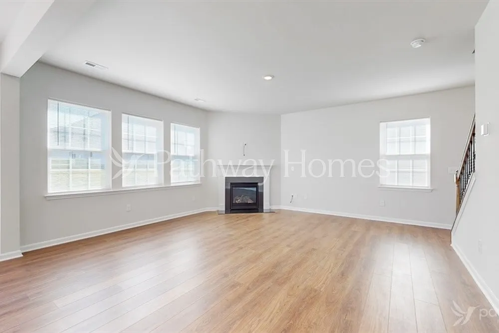 3 bed, 2.5 bath, 1735 sqft, $2,345 — Photo 3