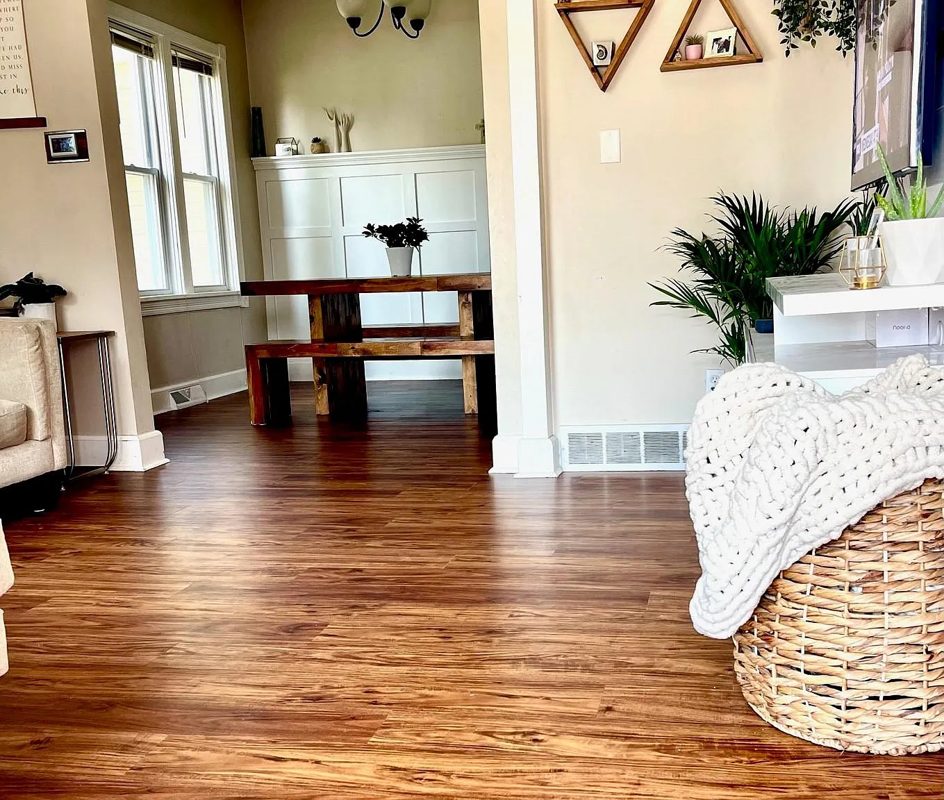 2 bed, 1200 sqft, $1,900 — Photo 1