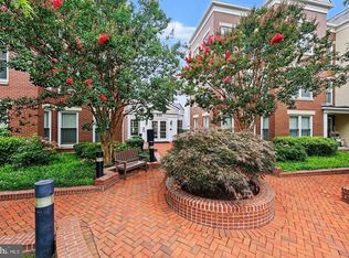 910 Powhatan St Unit 303S, Alexandria, VA 22314
