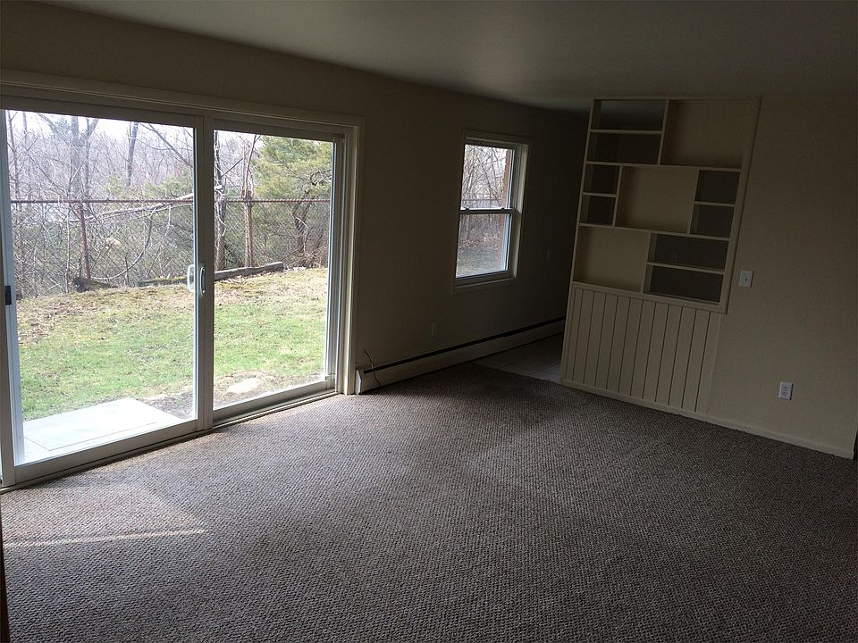 2nd image of 114 Blossom Rd APT 8