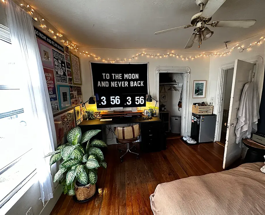 6 bed, 9999 sqft, $5,400 — Photo 1