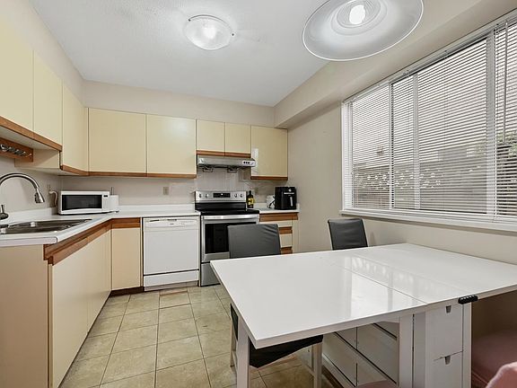 4th image of 819 W 70th Ave