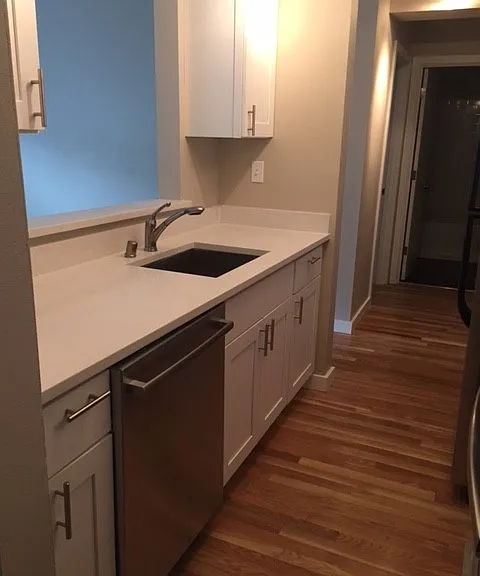 1221 Apartments — Photo 12