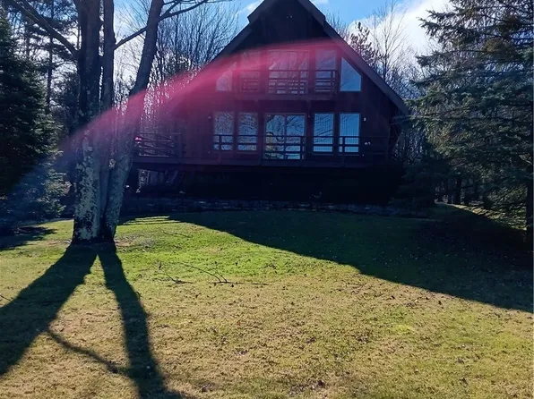 5020 Mayer Rd, Hamburg, NY 14075