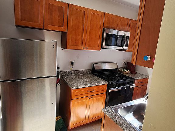 3rd image of 170 E 19th St #3C