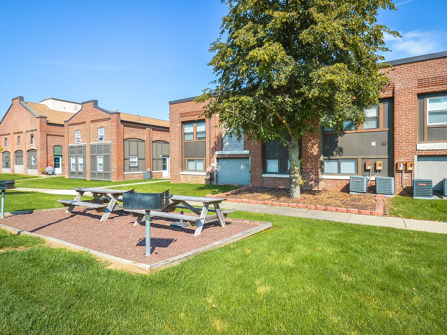 Park Hill Apartments — Photo 4