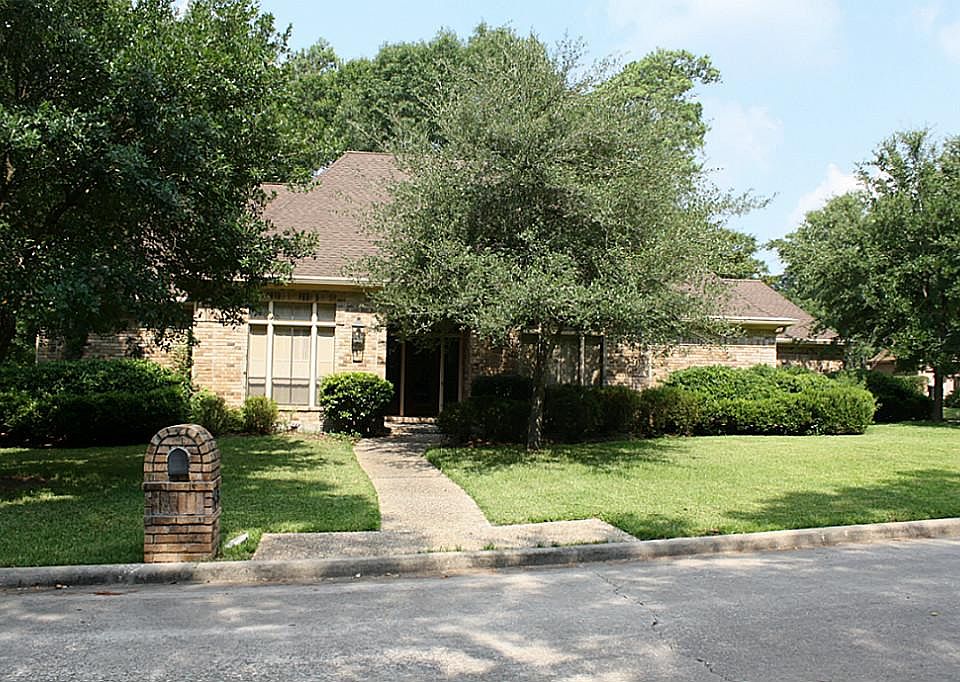 1st image of 2615 Woodland Ridge Dr