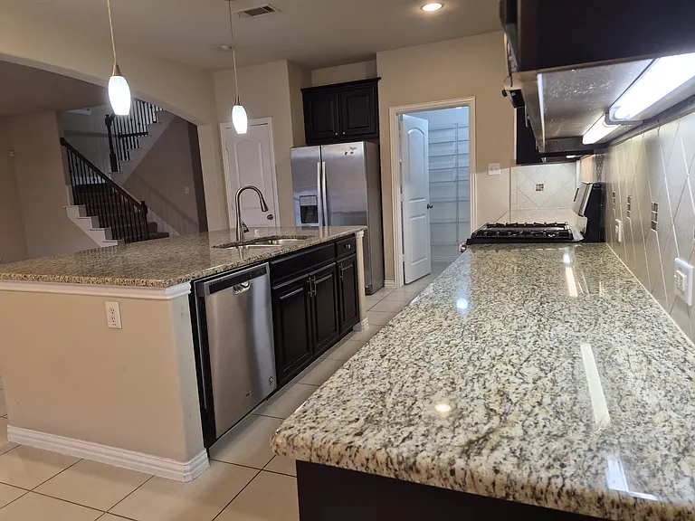 504 Eastland Dr — Photo 8