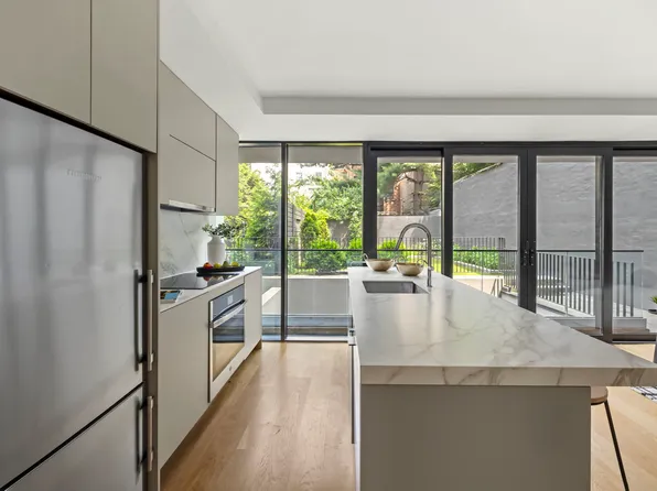 153 Green Street 1B image 3 of 13