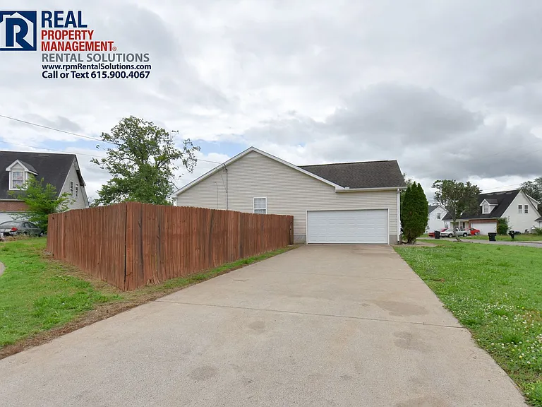 1178 Catawba Way — Photo 3
