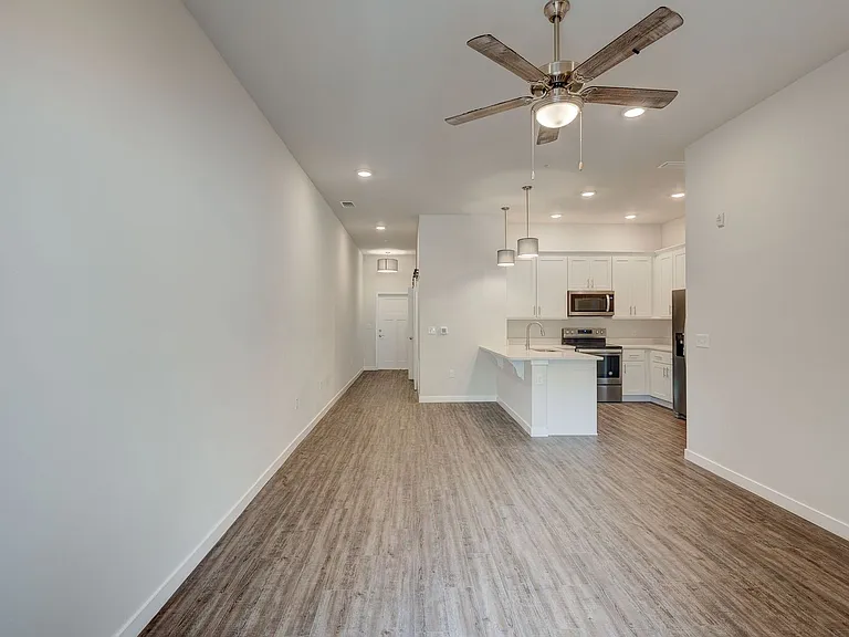 Metro 39 Apartments — Photo 23