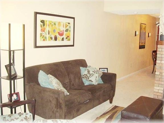 4th image of 809 Westwood Vlg
