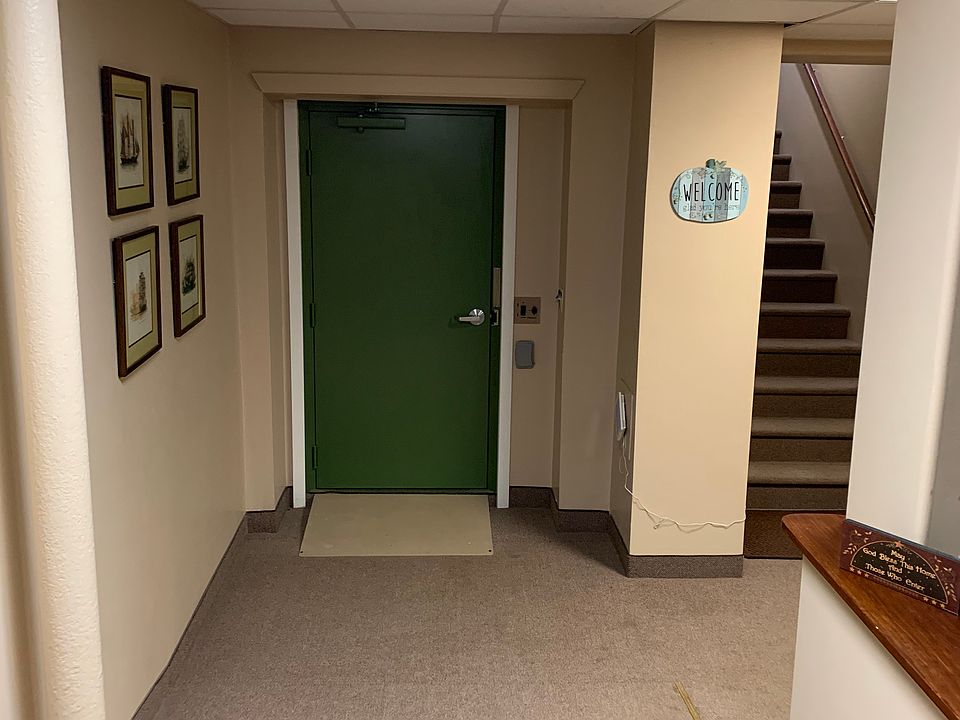 Entry to apartments (secured)