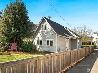 3710 SW 106th St, Seattle, WA 98146