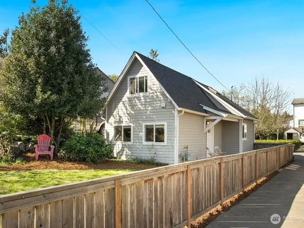 3710 SW 106th Street, Seattle, WA 98146