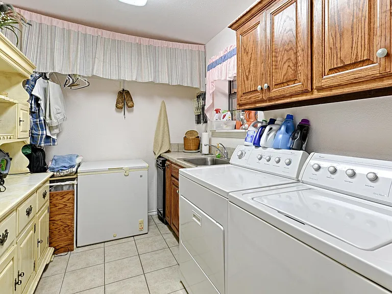 105 Santee Dr — Photo 26
