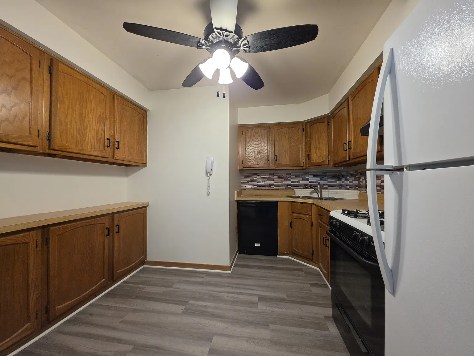 2 bed, 1.5 bath, 890 sqft, $1,700 — Photo 4
