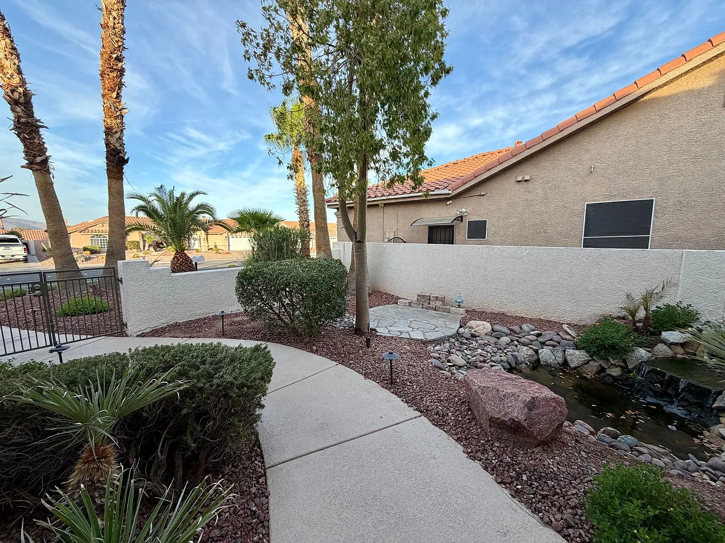 Stunning Calico Ridge Home with Strip Views, Pool & Spa — Photo 2