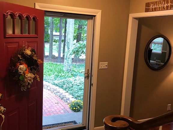 3rd image of 1045 Colony Dr