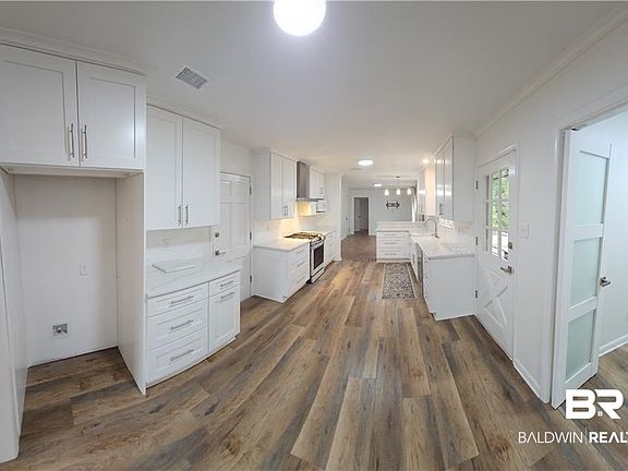 4th image of 159 Conway Dr W