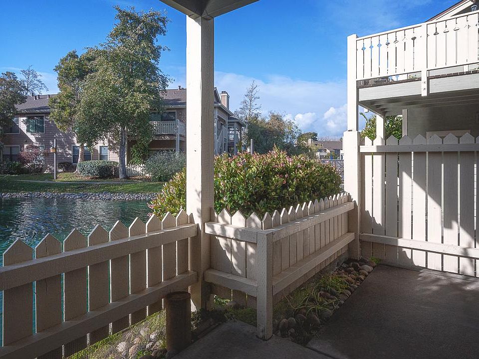 1st image of 19 Shoreline Ct