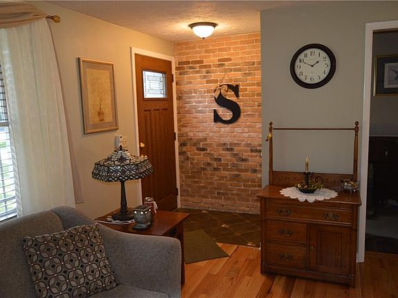4th image of 147 Peakview Dr