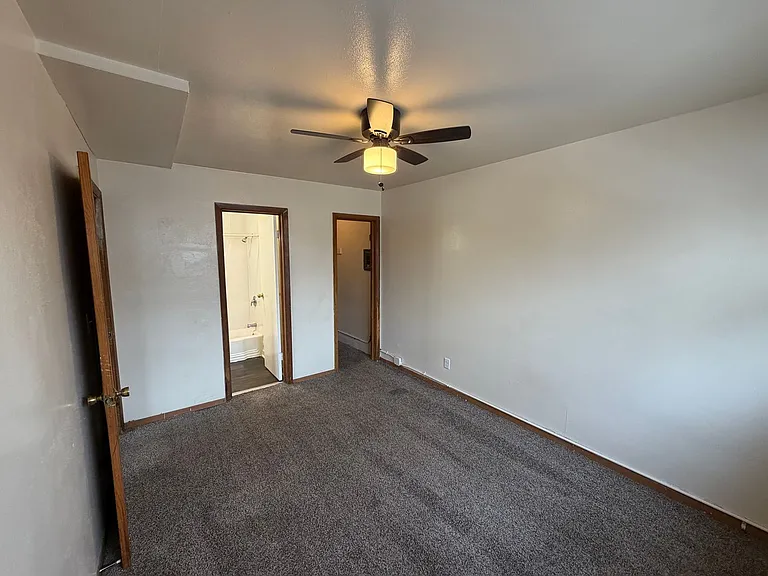 910 W 10th St #2 — Photo 7