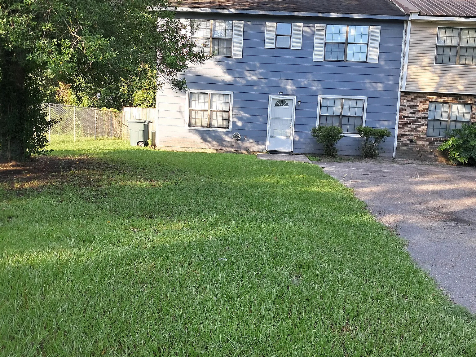 3 bed, 1.5 bath, 1440 sqft, $1,300 — Photo 1