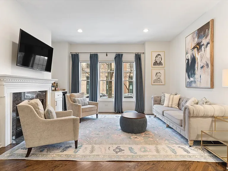 1310 W Fletcher St #1E — Photo 3