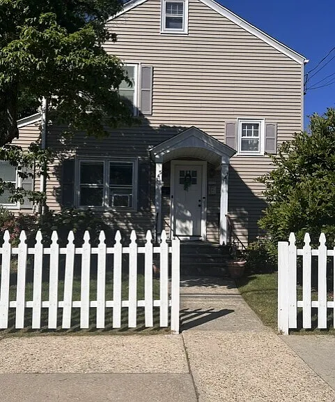 Princeton St — Photo 1