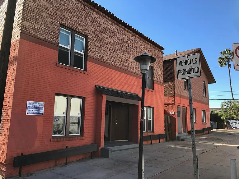 1 Block to beach!! From Classic Sidewalk Street--Breeze Avenue