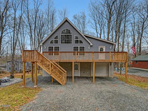 1062 Sunny Slope Dr, Lake Ariel, PA 18436