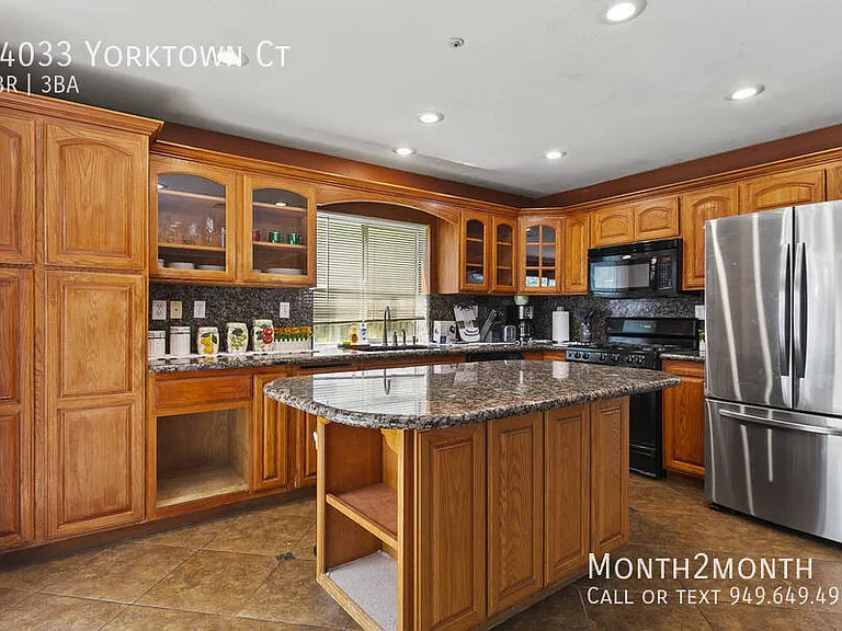 14033 Yorktown Ct — Photo 11